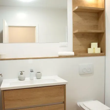 Meja Holiday home Jesenice (Split-Dalmatia)